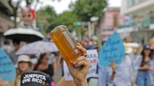 La indignación ciudadana por el agua sucia pone a prueba la gobernanza de Pablo Lemus en Guadalajara