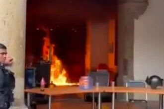 puntoielector com vandalismo y fuego en la puerta del congreso de ja